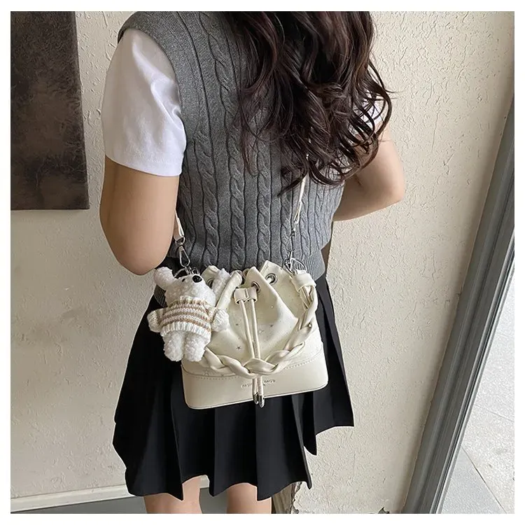 Tas Bucket Wanita Bahan PU Sintetis Motif Print Bentuk Bucket Tali Lebar Grosir Import