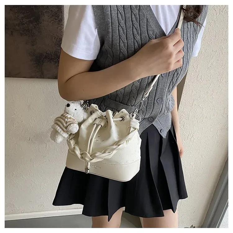 Tas Bucket Wanita Bahan PU Sintetis Motif Print Bentuk Bucket Tali Lebar Grosir Import