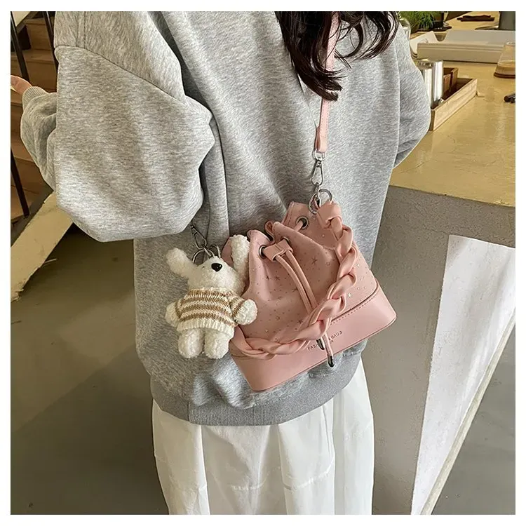 Tas Bucket Wanita Bahan PU Sintetis Motif Print Bentuk Bucket Tali Lebar Grosir Import