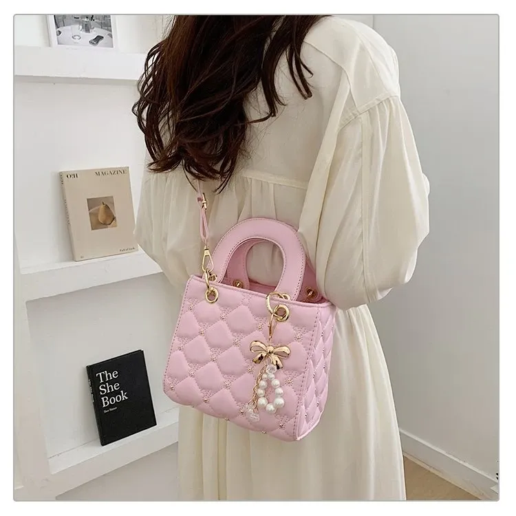 Tas Selempang Wanita Bahan PU Sintetis Model Quilted Warna Pink Bentuk Kotak Resleting Grosir