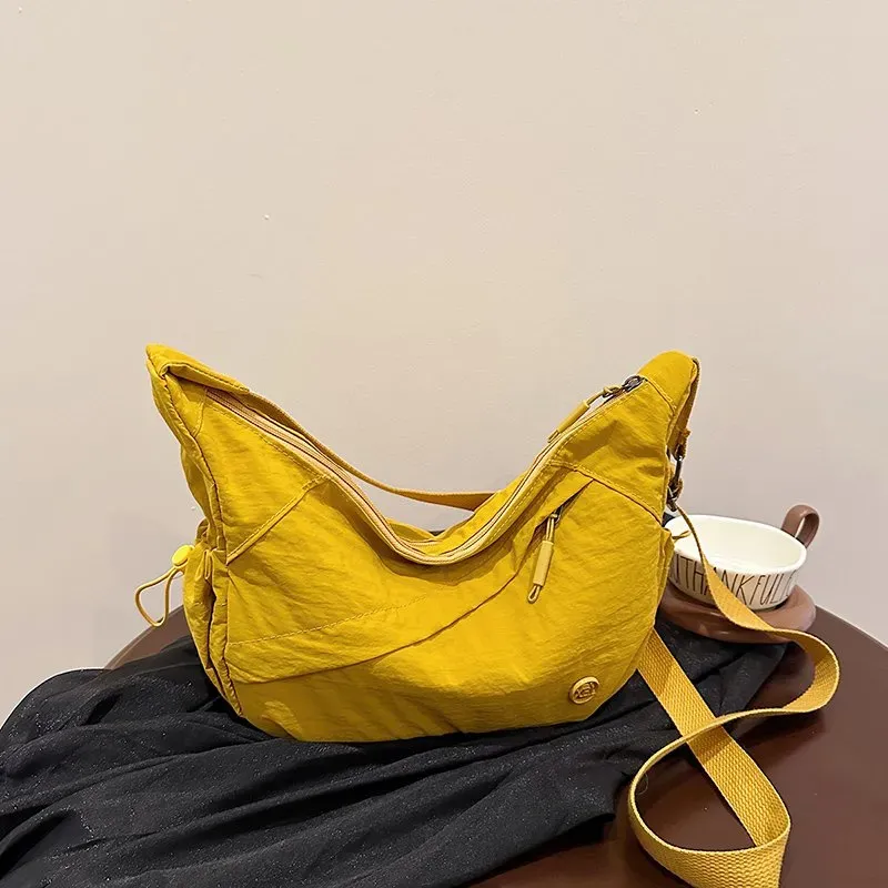 Tas Selempang Wanita Bahan PU Sintetis Polos Model Hobo Tali Serut Model Flap Grosir Import