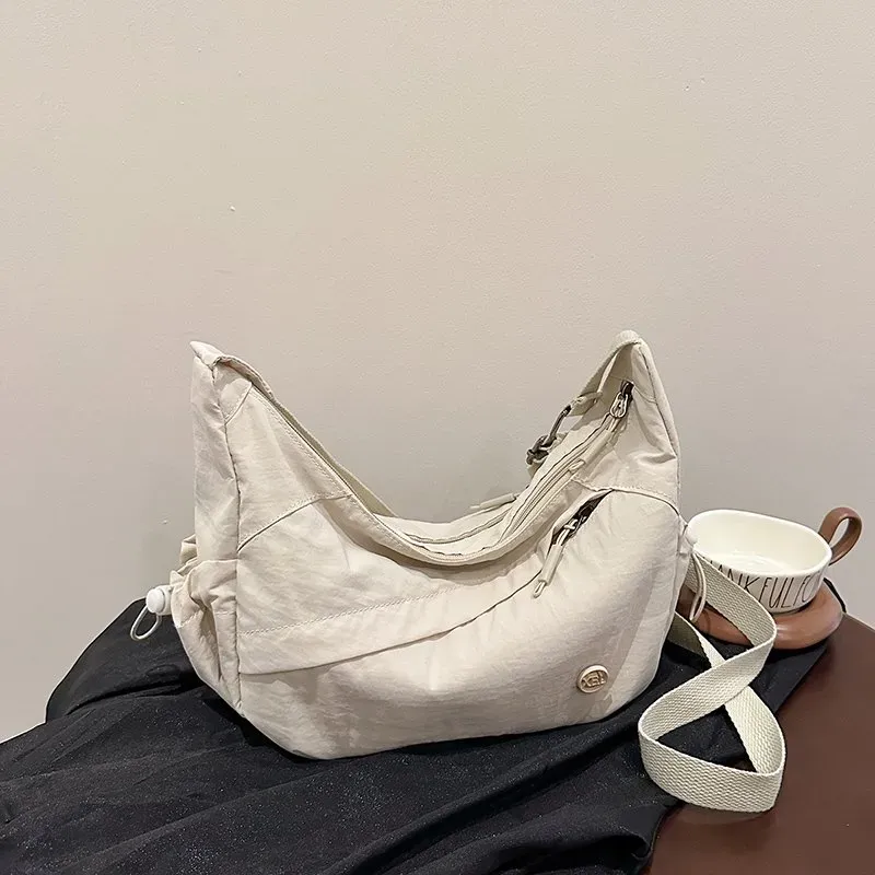 Tas Selempang Wanita Bahan PU Sintetis Polos Model Hobo Tali Serut Model Flap Grosir Import