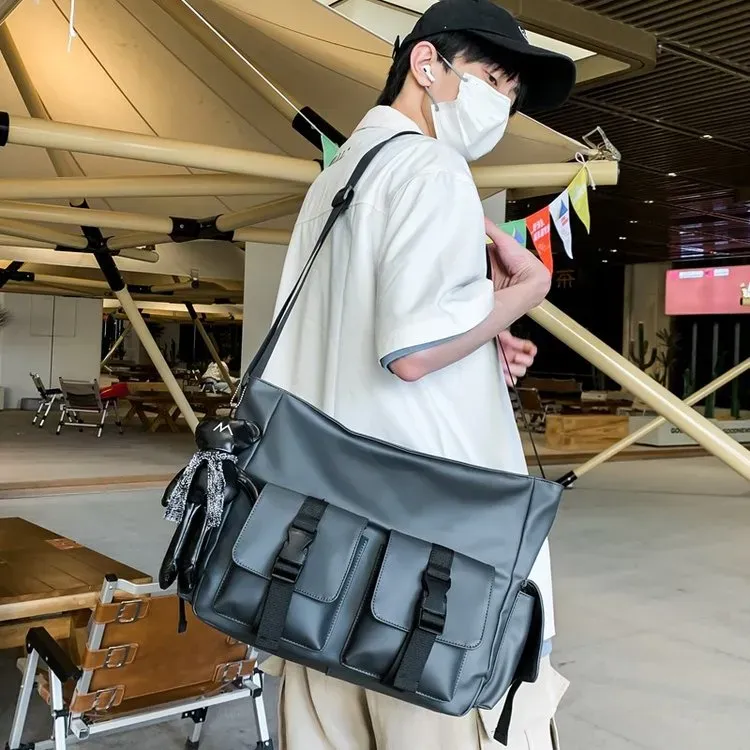 Tas Selempang Pria Bahan PU Sintetis Polos Warna Hitam Bentuk Kotak Tali Panjang Grosir Import