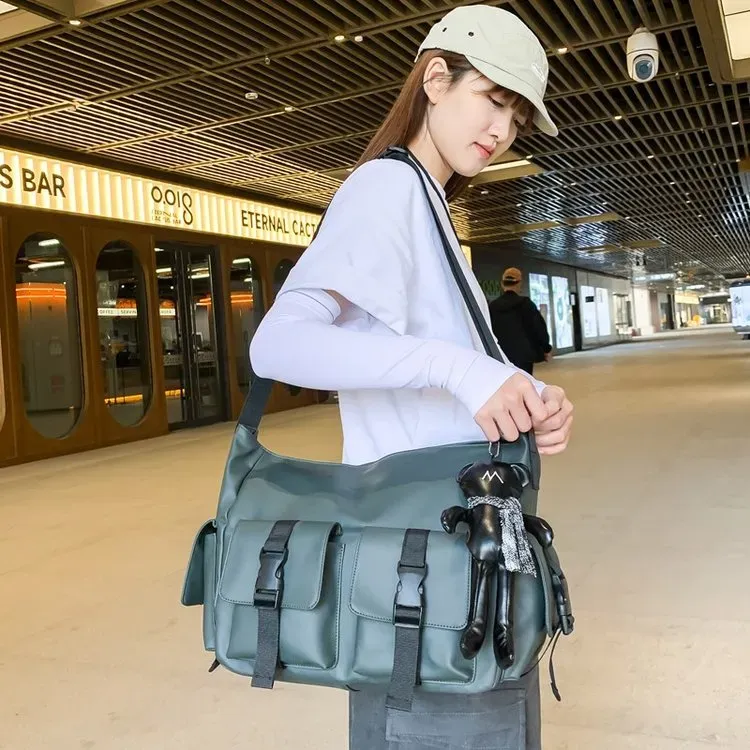 Tas Selempang Pria Bahan PU Sintetis Polos Warna Hitam Bentuk Kotak Tali Panjang Grosir Import