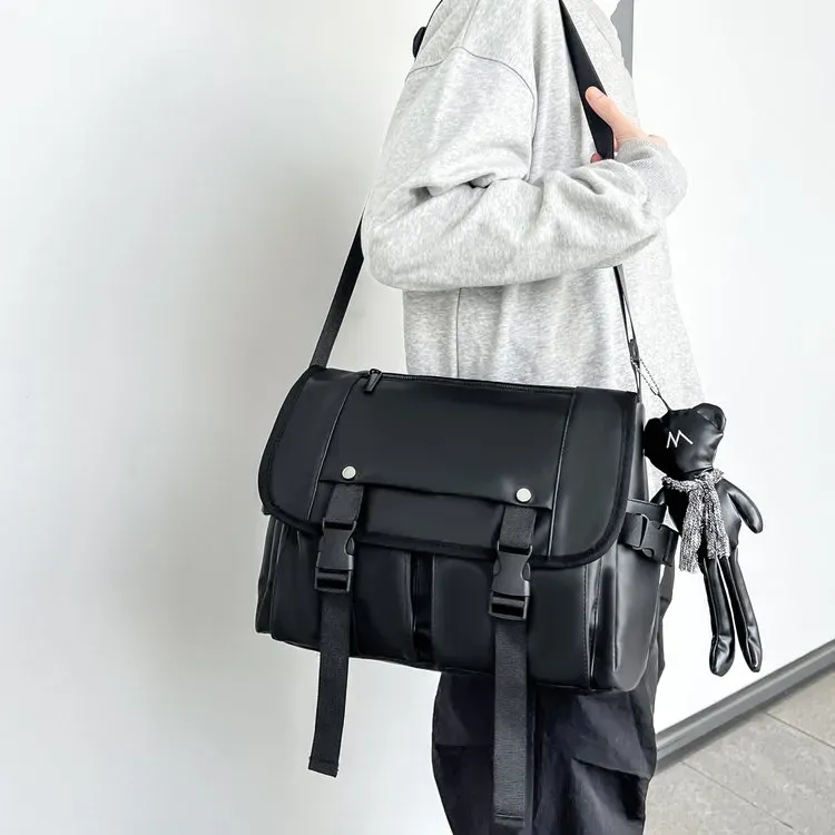 Tas Selempang Pria Bahan Kain Polos Warna Hitam Bentuk Kotak Tali Lebar Resleting