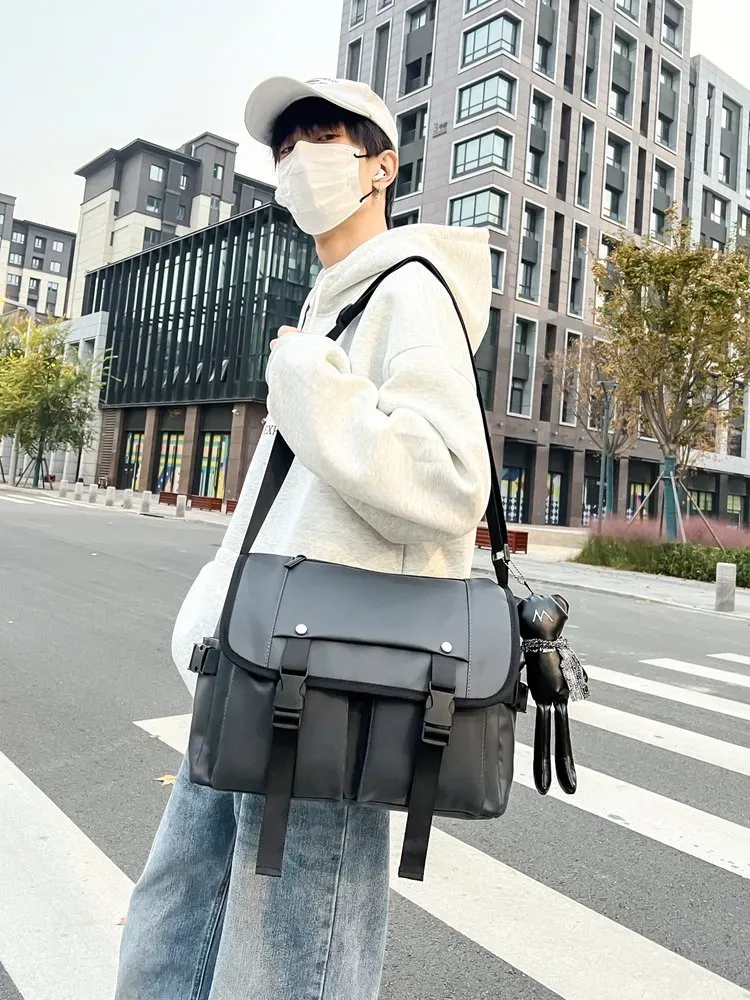 Tas Selempang Pria Bahan Kain Polos Warna Hitam Bentuk Kotak Tali Lebar Resleting