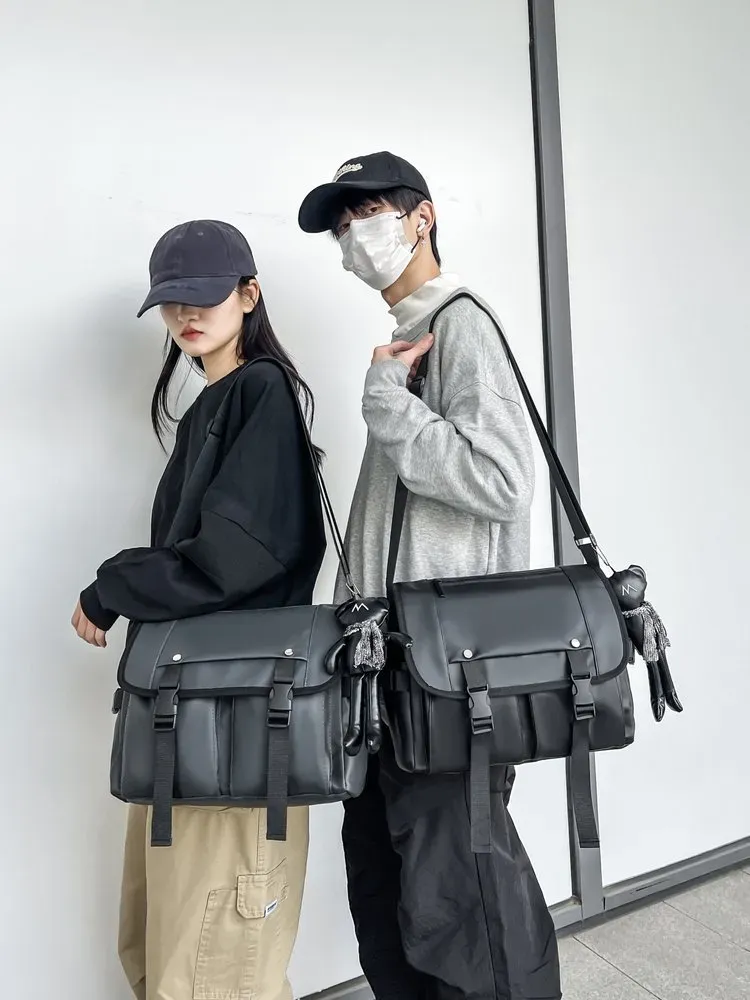 Tas Selempang Pria Bahan Kain Polos Warna Hitam Bentuk Kotak Tali Lebar Resleting