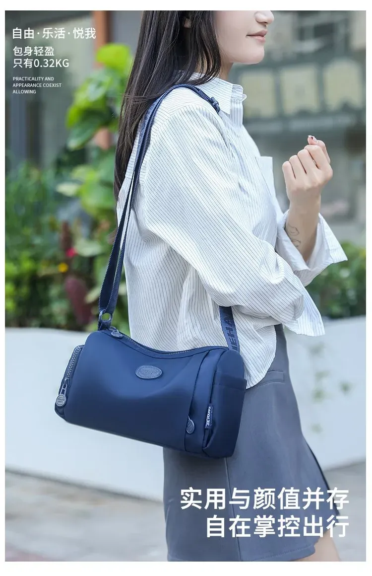 Tas Selempang Wanita Bahan Nylon Polos Warna Hitam Bentuk Kotak Tali Panjang Stok Grosir