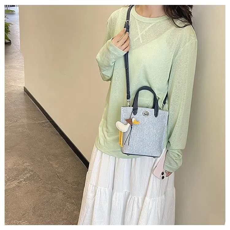 Tas Selempang Wanita Bahan PU Sintetis Polos Warna Biru Bentuk Kotak Tali Bahan Denim Grosir