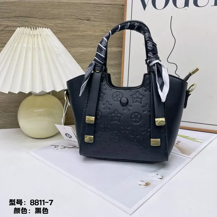 Tas Selempang Wanita Bahan PU Sintetis Motif Print Warna Hitam Bentuk Kotak Tali Katalog Grosir