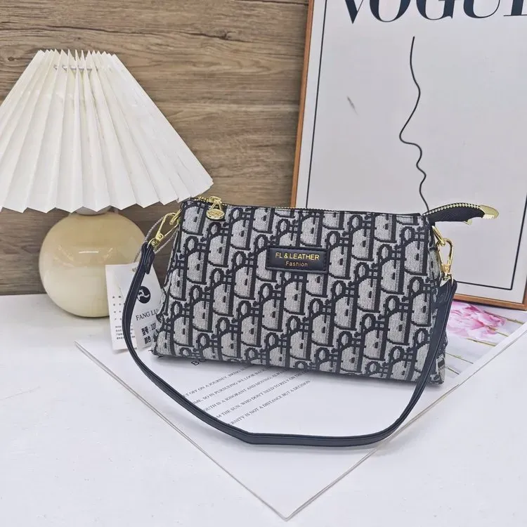 Tas Selempang Wanita Bahan PU Sintetis Motif Print Warna Hitam Bentuk Kotak Tali Katalog Grosir kategori tas selempang grosir
