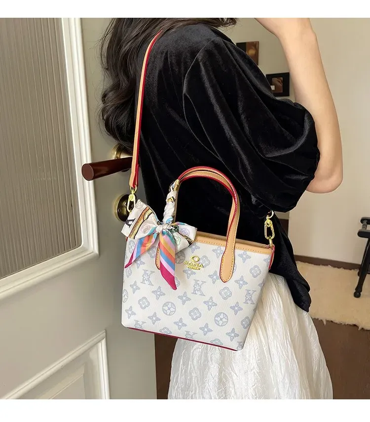Tas Selempang Wanita Bahan PU Sintetis Motif Print Bentuk Kotak Tali Panjang Model Import