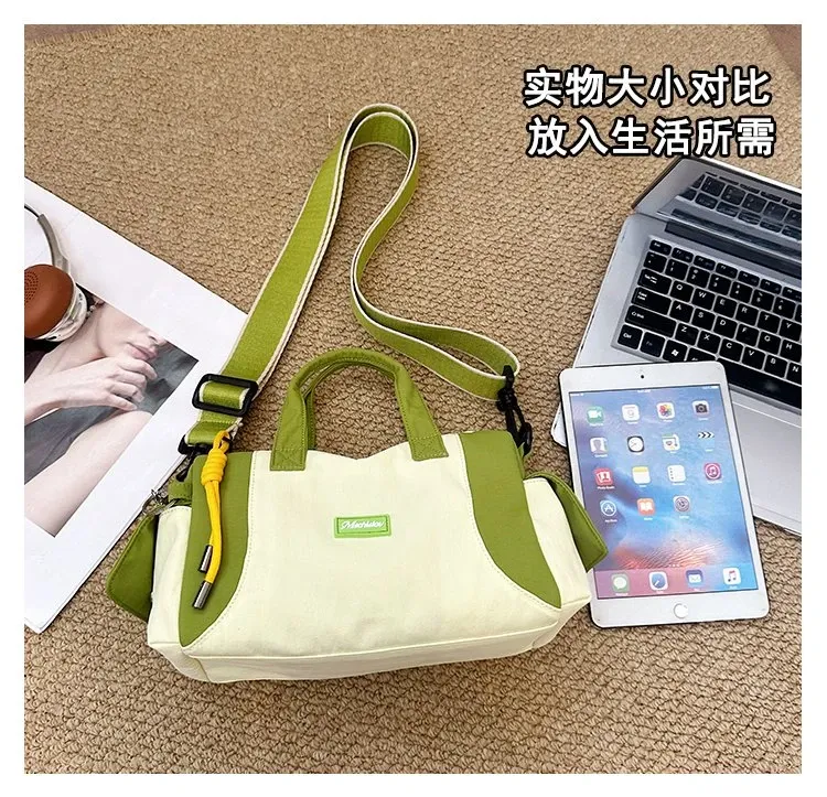 Tas Selempang Wanita Bahan Nylon Polos Warna Hijau Bentuk Kotak Tali Panjang Dengan Gantungan