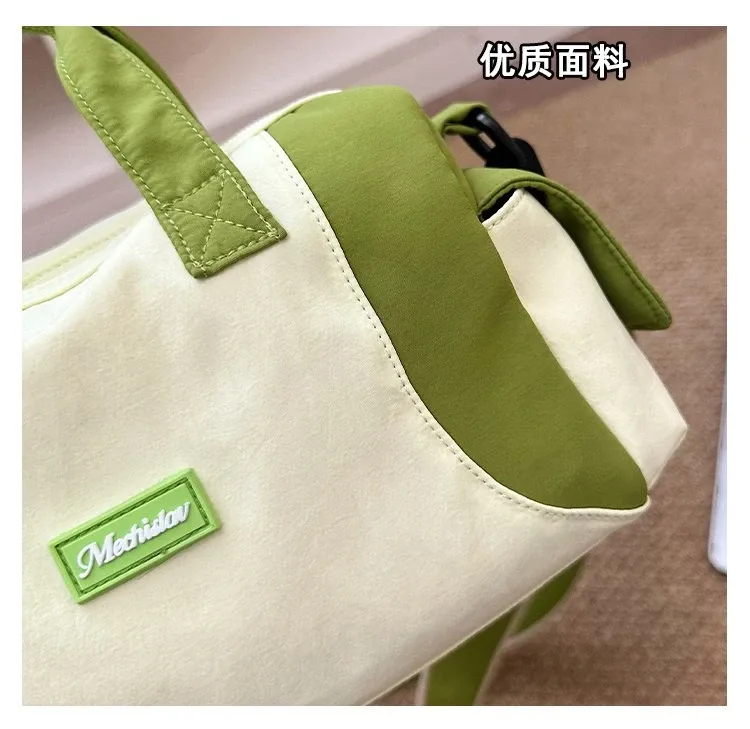 Tas Selempang Wanita Bahan Nylon Polos Warna Hijau Bentuk Kotak Tali Panjang Dengan Gantungan