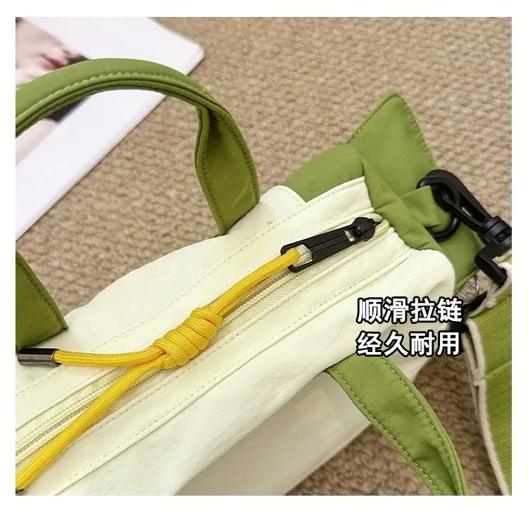 Tas Selempang Wanita Bahan Nylon Polos Warna Hijau Bentuk Kotak Tali Panjang Dengan Gantungan