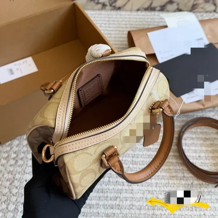 Tas Selempang Wanita Bahan PU Sintetis Polos Warna Pink Bentuk Kotak Tali Model Minimalis