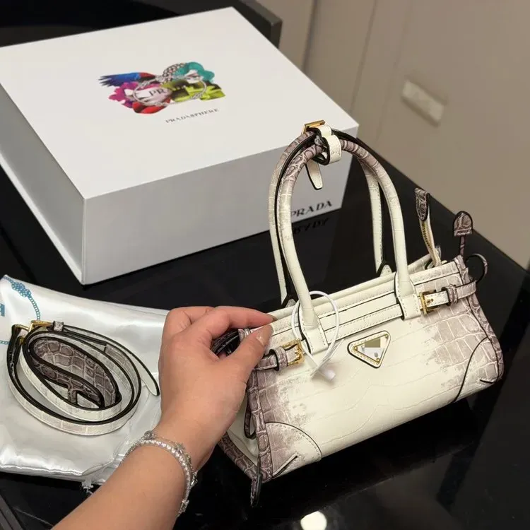 Tas Selempang Wanita Bahan PU Sintetis Motif Croco Warna Putih Bentuk Kotak Tali Grosir Import