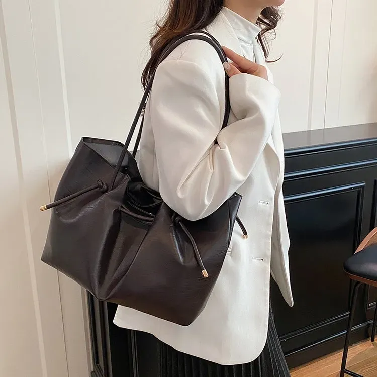 Tas Selempang Wanita Bahan PU Sintetis Polos Warna Hitam Bentuk Kotak Tali Stok Grosir
