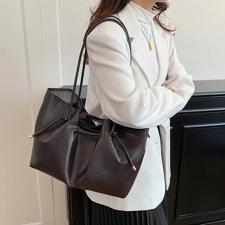 Tas Selempang Wanita Bahan PU Sintetis Polos Warna Hitam Bentuk Kotak Tali Stok Grosir