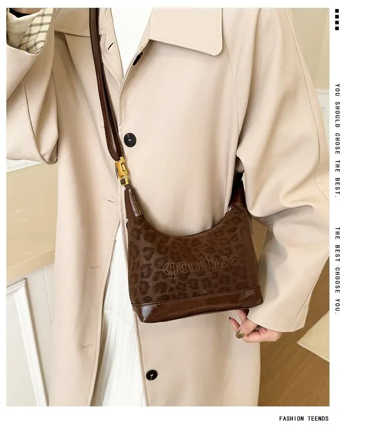 Tas Selempang Wanita Bahan PU Sintetis Motif Print Model Hobo Tali Lebar Grosir Import
