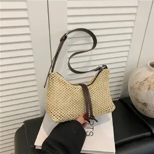 Tas Selempang Wanita Bahan Kain Tekstur Anyam Bentuk Crescent Tali Panjang Grosir Import