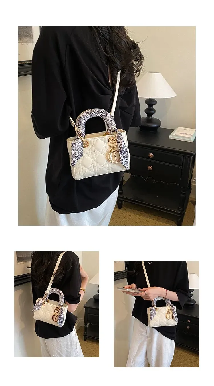 Tas Selempang Wanita Bahan PU Sintetis Motif Print Warna Hitam Bentuk Kotak Tali Resleting