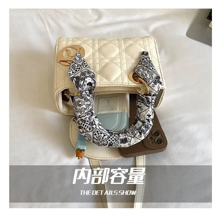 Tas Selempang Wanita Bahan PU Sintetis Motif Print Warna Hitam Bentuk Kotak Tali Resleting