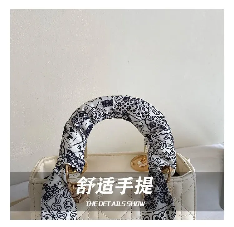 Tas Selempang Wanita Bahan PU Sintetis Motif Print Warna Hitam Bentuk Kotak Tali Resleting