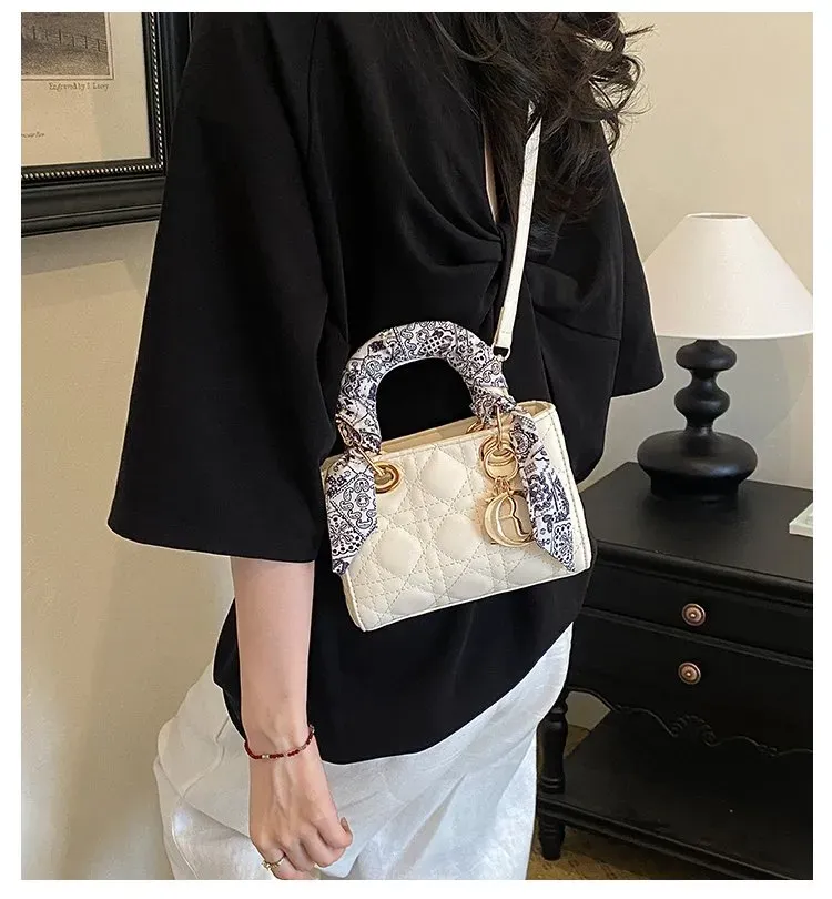 Tas Selempang Wanita Bahan PU Sintetis Motif Print Warna Hitam Bentuk Kotak Tali Resleting