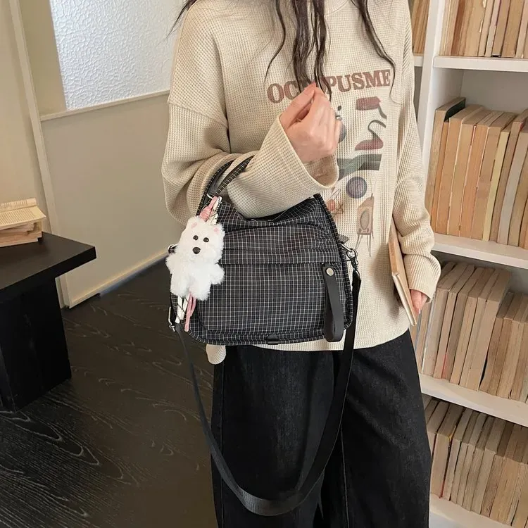 Tas Selempang Wanita Bahan Nylon Motif Grid Bentuk Kotak Tali Panjang Resleting Grosir Import