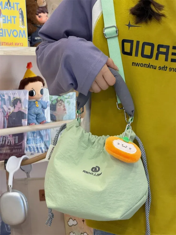 Tas Bucket Wanita Bahan Nylon Polos Warna Putih Bentuk Bucket Tali Panjang Grosir Import