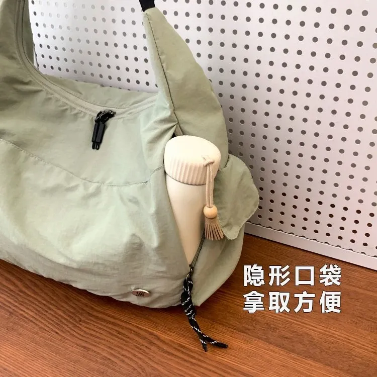 Tas Selempang Wanita Bahan Nylon Polos Warna Hitam Model Hobo Tali Panjang Grosir Import