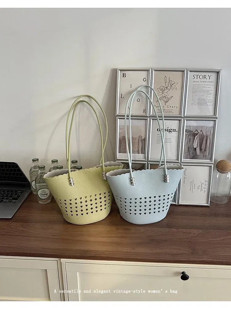 Tas Bucket Wanita Bahan PU Sintetis Motif Lubang Berbentuk Segitiga Warna Putih Grosir Import
