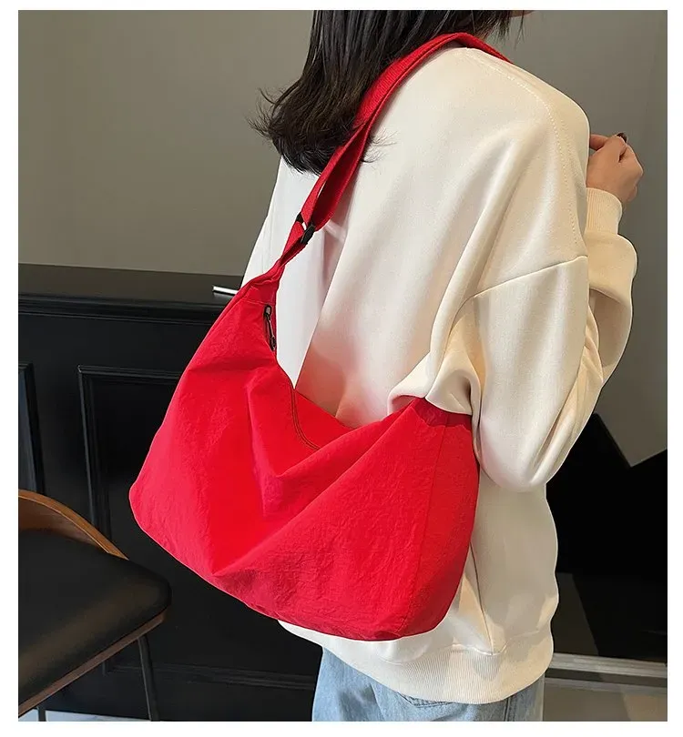 Tas Selempang Wanita Bahan PU Sintetis Polos Warna Merah Model Hobo Tali Lebar Grosir Import