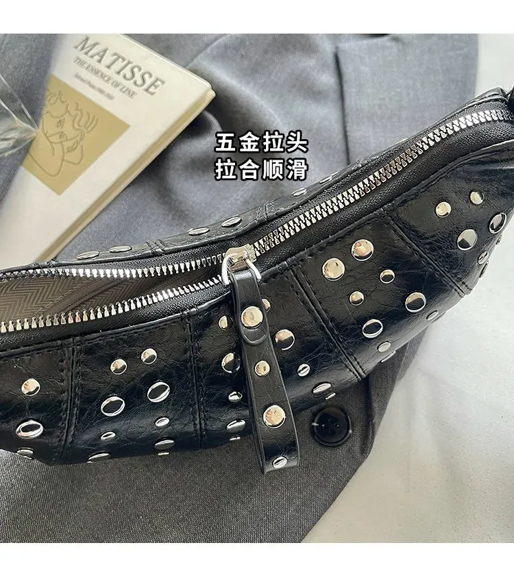 Tas Selempang Wanita Bahan PU Sintetis Motif Print Warna Hitam Bentuk Crescent Resleting