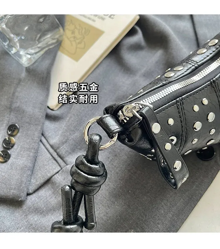 Tas Selempang Wanita Bahan PU Sintetis Motif Print Warna Hitam Bentuk Crescent Resleting