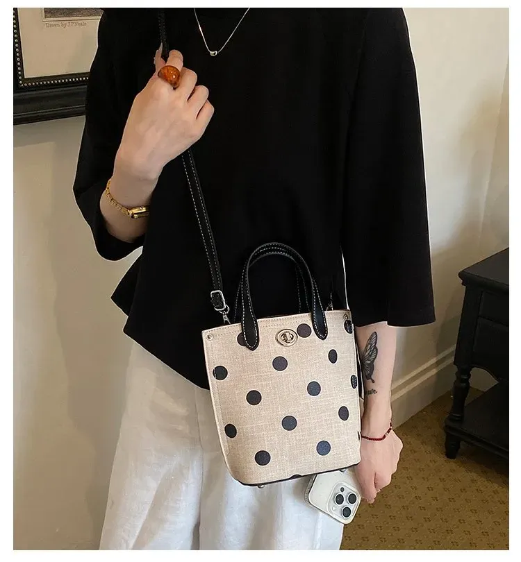Tas Selempang Wanita Bahan PU Sintetis Motif Polkadot Bentuk Kotak Tali Panjang untuk Toko