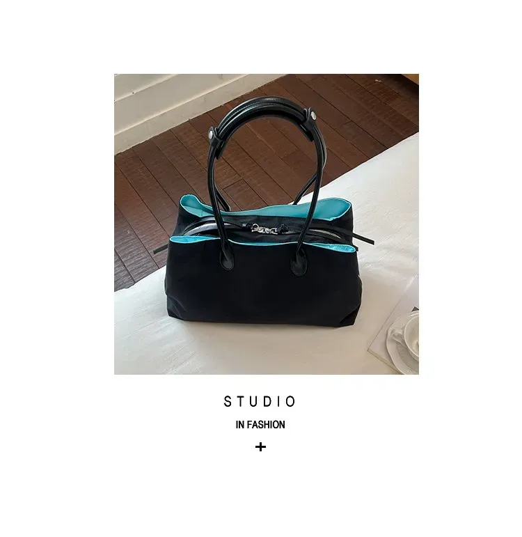 Tas Selempang Wanita Bahan Nylon Polos Warna Hitam Bentuk Kotak Tali Lebar Model Import