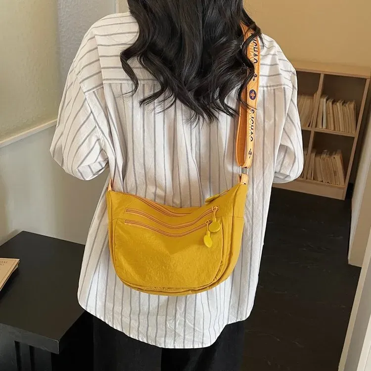 Tas Selempang Wanita Bahan Nylon Motif Print Bentuk Crescent Tali Lebar Resleting Grosir Import