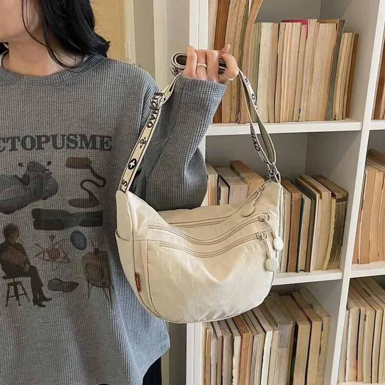 Tas Selempang Wanita Bahan Nylon Motif Print Bentuk Crescent Tali Lebar Resleting Grosir Import