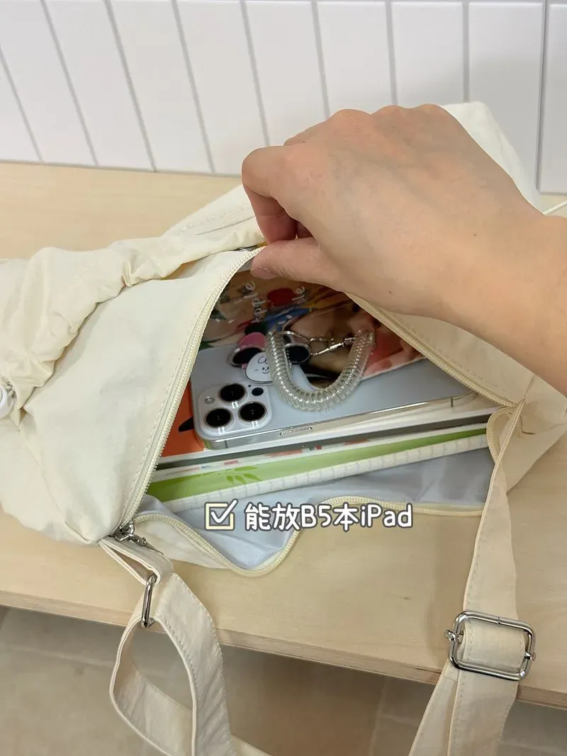 Tas Selempang Wanita Bahan PU Sintetis Polos Warna Hitam Bentuk Crescent Tali Resleting Grosir