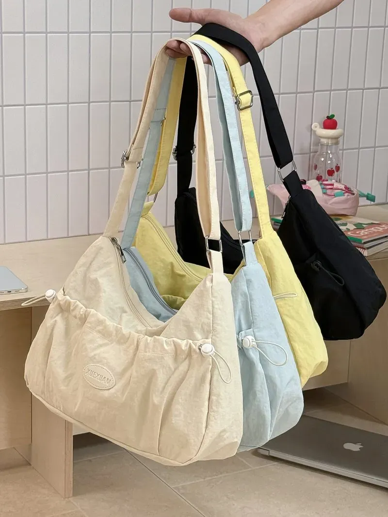 Tas Selempang Wanita Bahan PU Sintetis Polos Warna Hitam Bentuk Crescent Tali Resleting Grosir