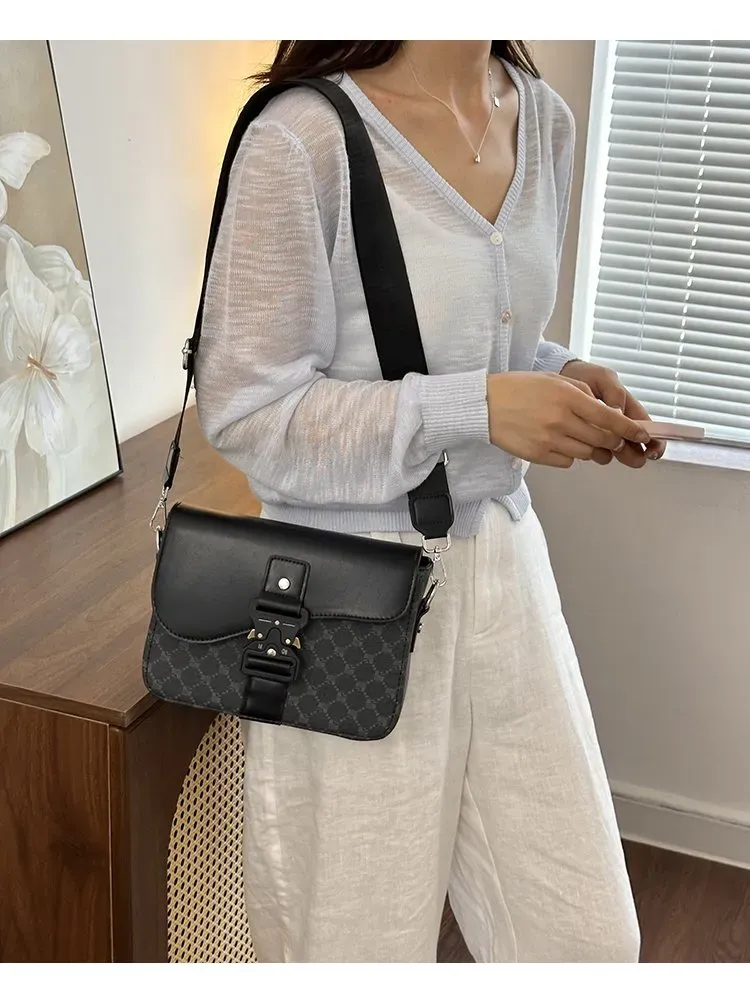 Tas Selempang Wanita Bahan PU Sintetis Motif Print Warna Hitam Bentuk Kotak Tali Polos Grosir