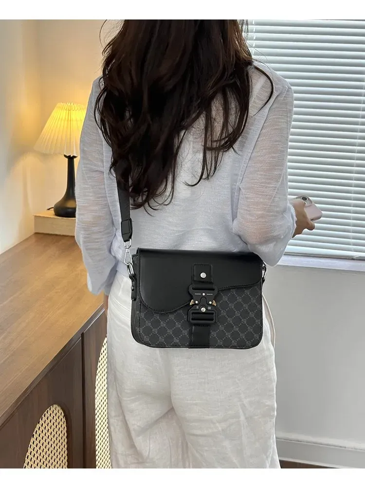 Tas Selempang Wanita Bahan PU Sintetis Motif Print Warna Hitam Bentuk Kotak Tali Polos Grosir