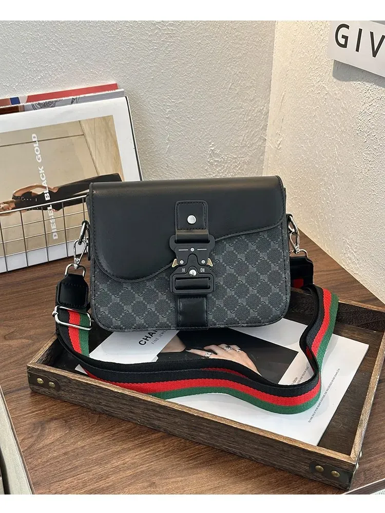Tas Selempang Wanita Bahan PU Sintetis Motif Print Warna Hitam Bentuk Kotak Tali Polos Grosir