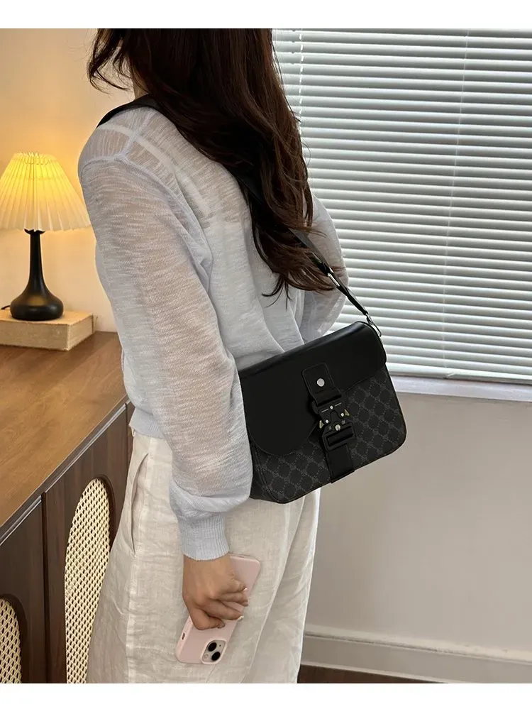 Tas Selempang Wanita Bahan PU Sintetis Motif Print Warna Hitam Bentuk Kotak Tali Polos Grosir