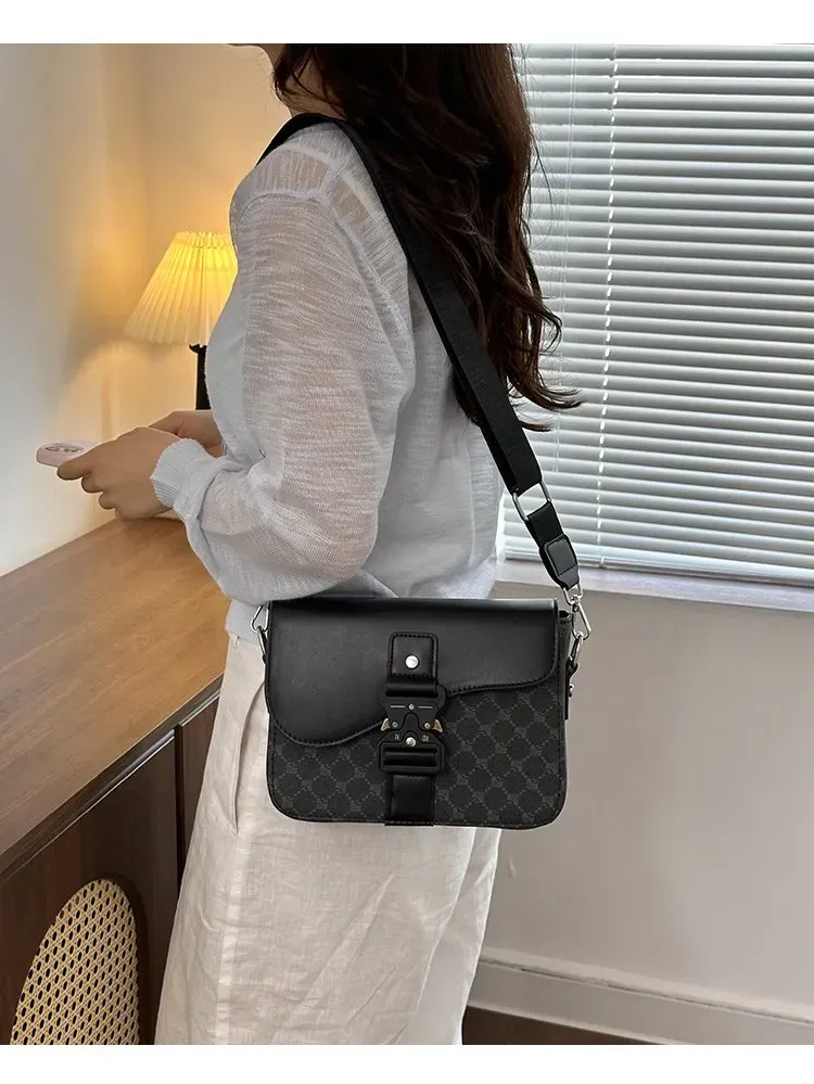 Tas Selempang Wanita Bahan PU Sintetis Motif Print Warna Hitam Bentuk Kotak Tali Polos Grosir