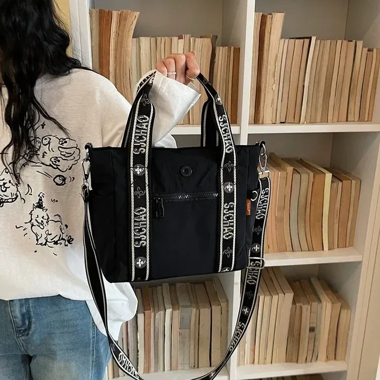 Tas Selempang Wanita Bahan Nylon Motif Print Warna Biru Bentuk Kotak Tali Lebar Grosir Import