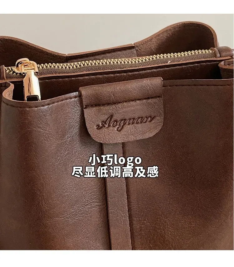 Tas Bucket Wanita Bahan PU Sintetis Polos Bentuk Bucket Tali Lebar Resleting untuk Reseller