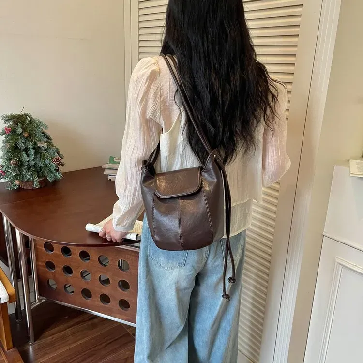 Tas Selempang Wanita Bahan PU Sintetis Polos Bentuk Kotak Tali Panjang Resleting Stok China